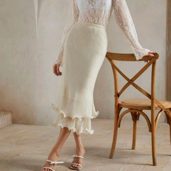 Elegant Layered Ruffle Trim Bodycon Skirt Maxi Women Outfit - Picture 4 of 7